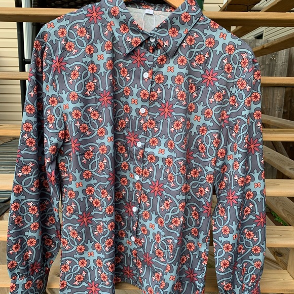 NWT Button up Blouse, size Large - Picture 5 of 5